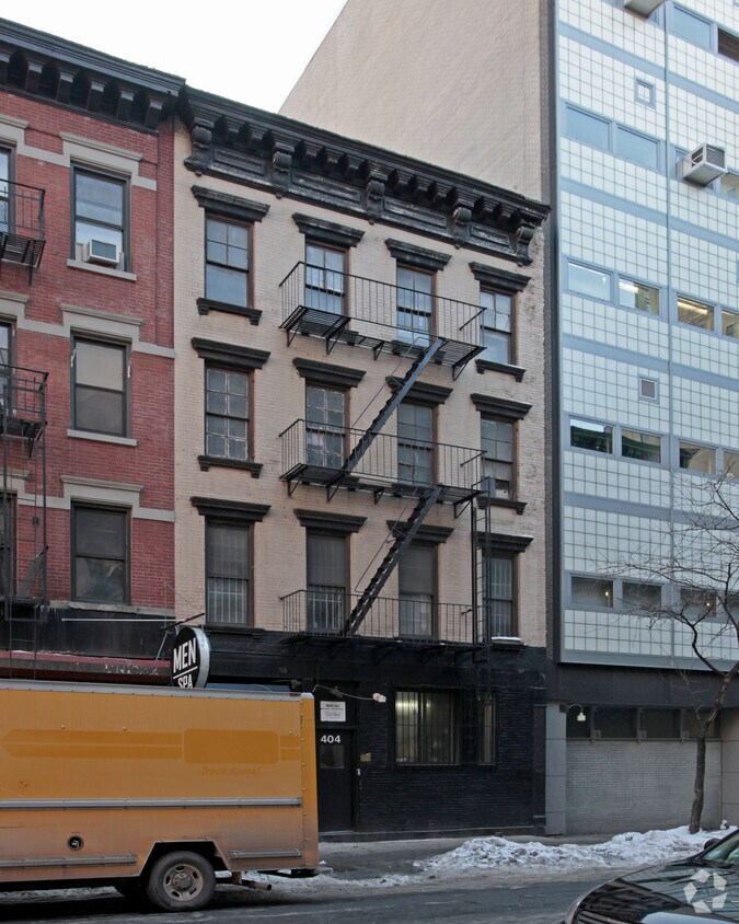 Building Photo - 404 W 50th St