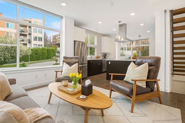 Building Photo - 301 Valley St