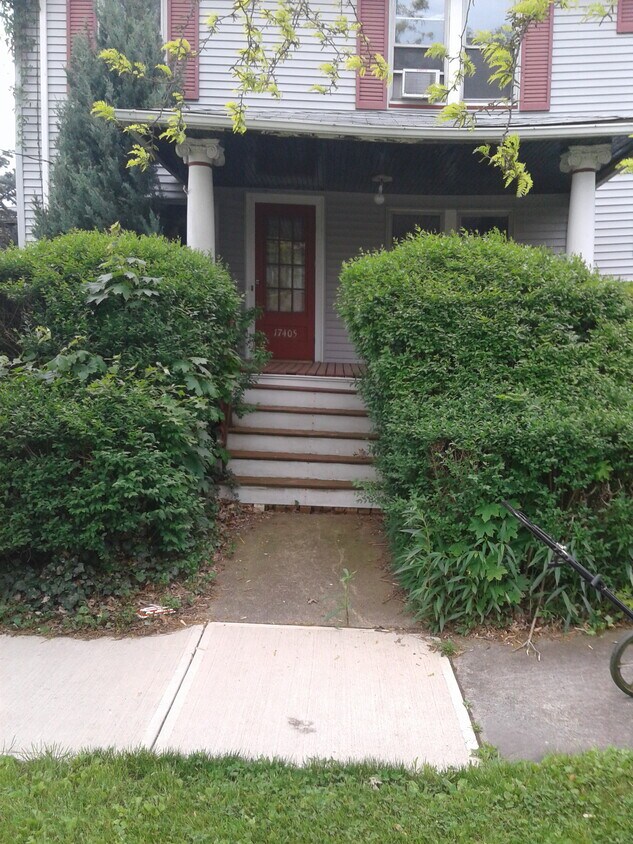 Foto principal - 17405 Woodford Ave