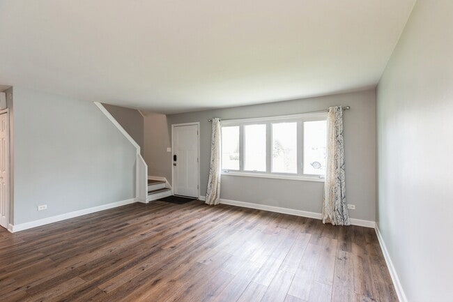 Building Photo - 433 Wildwood Dr