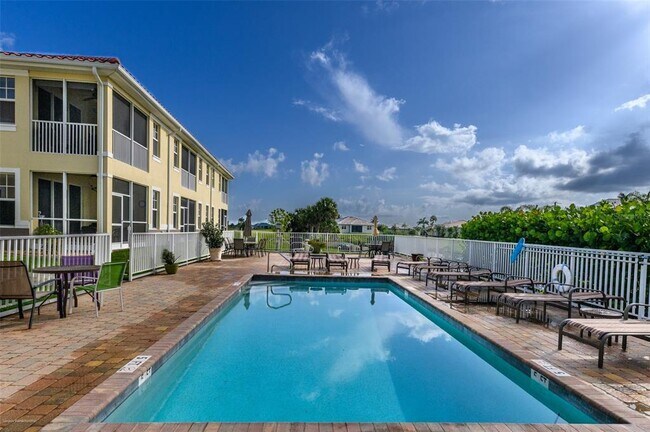 Building Photo - 17200 Acapulco Rd