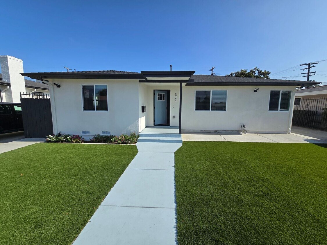 Foto principal - Newly Renovated 2023!! 4BD/2BA