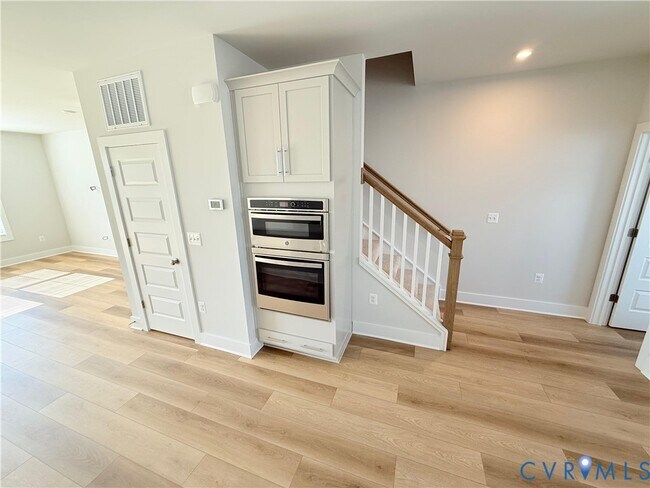 Building Photo - 4005 Munson Wds Pl