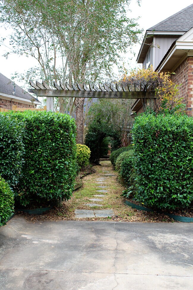 Side Yard - 502 AMBROSE LN.