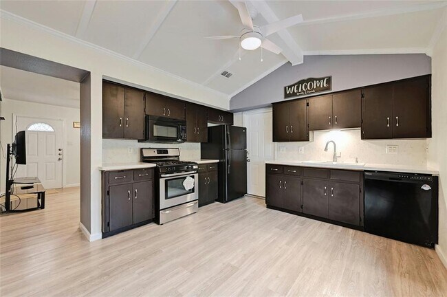 Foto del edificio - 1702 Cherry Orchard Dr