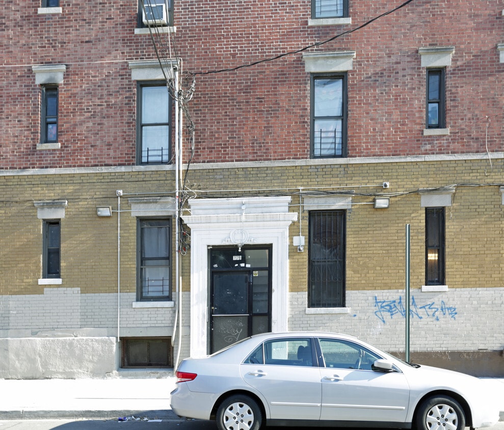 Building Photo - 771 E 213th