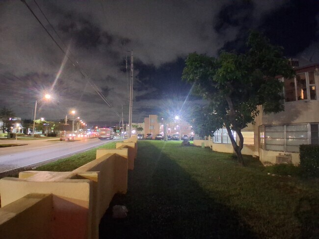 Foto del edificio - 1605 NE Miami Gardens Dr