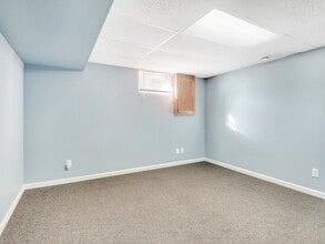 Building Photo - 8240 Sunnyside Rd