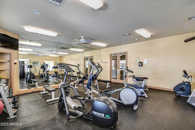 Gimnasia - 14000 N 94th St