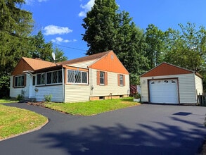 Building Photo - 3 Elm Dr