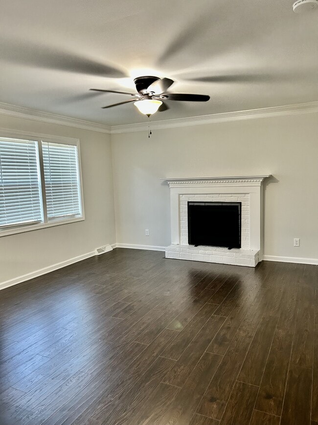 Building Photo - 46461 Rosewood Dr