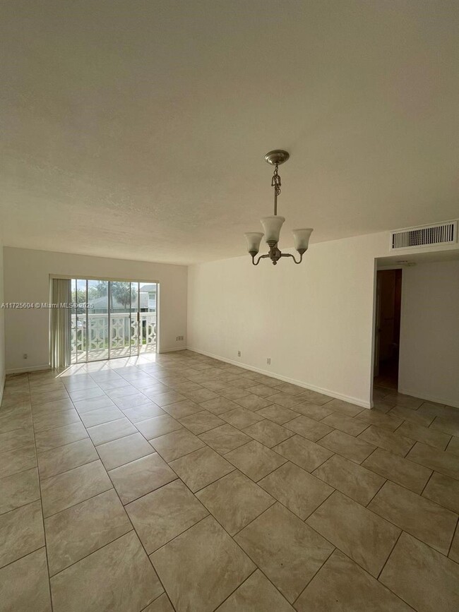 Foto del edificio - 4200 NW 3rd Ct