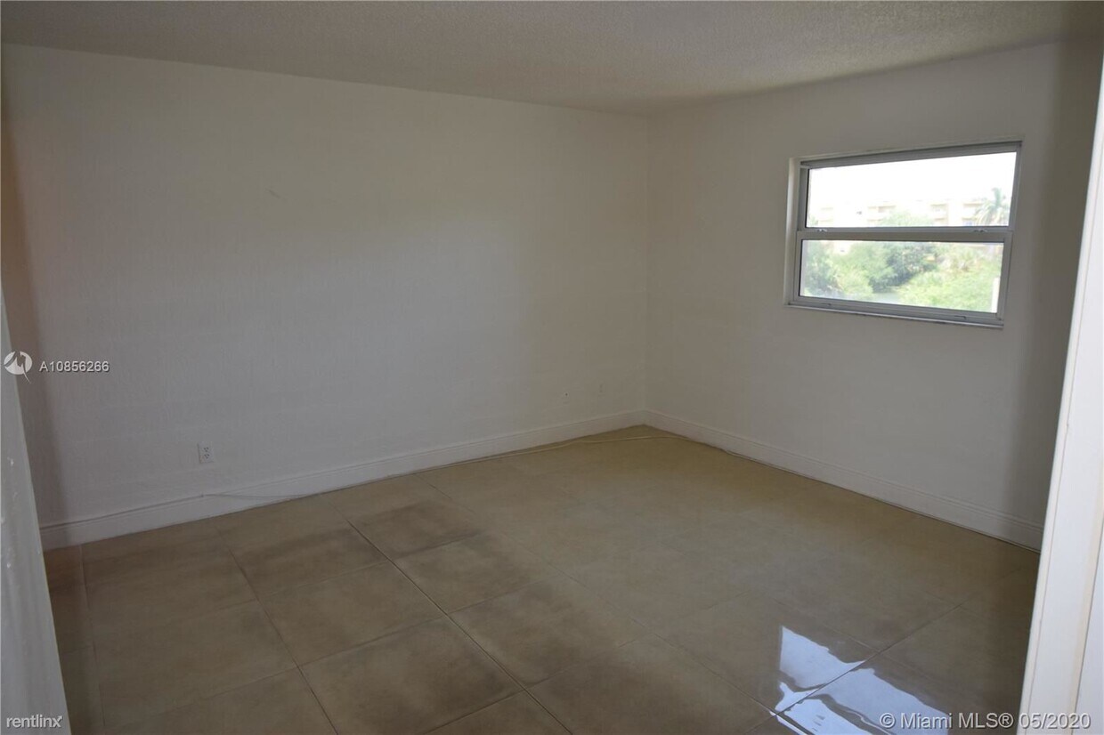 Foto principal - 2 br, 2 bath Condo - 4121 Stirling Rd