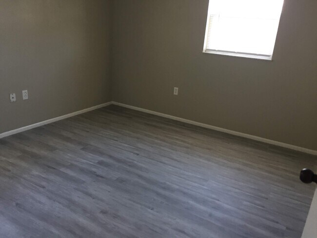 Building Photo - 5413 satsuma dr