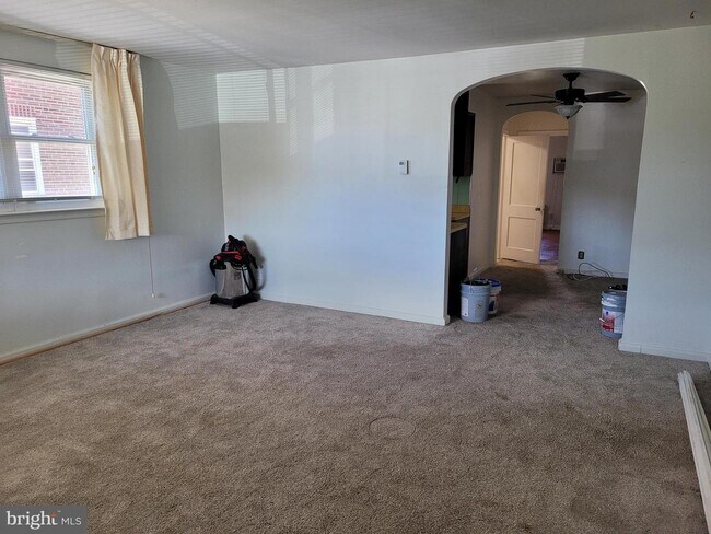 Building Photo - 1037 Levick St