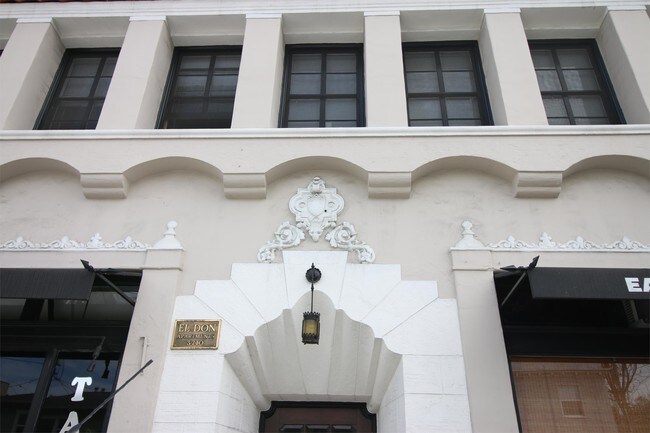 Foto del edificio - 3700 E Broadway