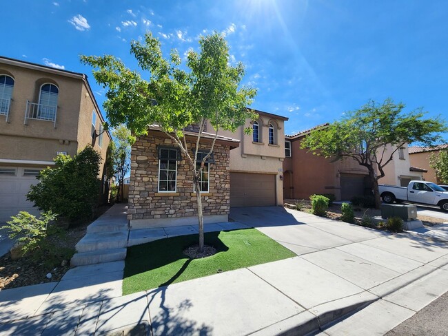 Foto del edificio - Stunning 4 Bed 3 Bath 2 Story Home with Loft