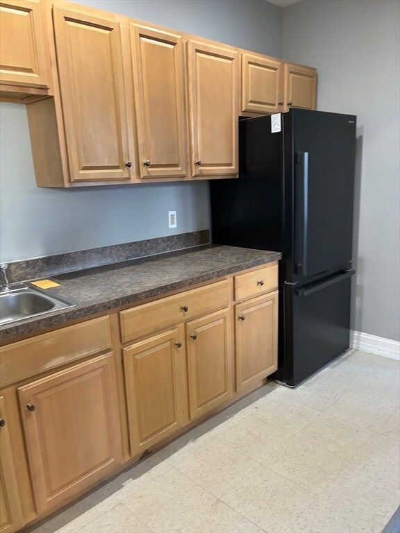 Foto del edificio - 129 S Elm St