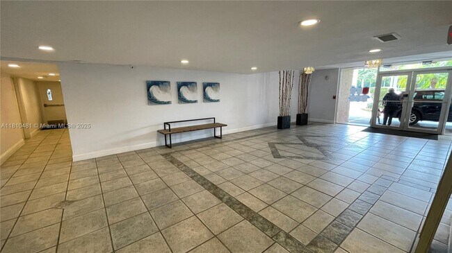 Foto del edificio - 2821 N Miami Beach Blvd