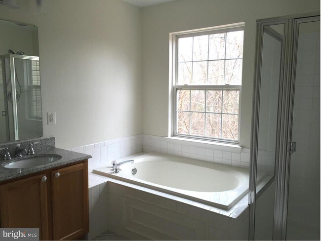 Building Photo - 18738 Harmony Woods Ln