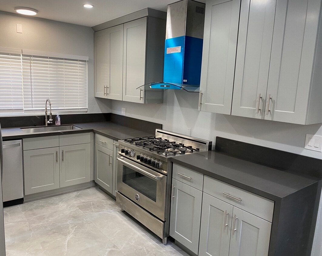 Kitchen - 1707 Barry Ave