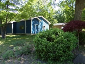Building Photo - 4015 Holiday N Ct
