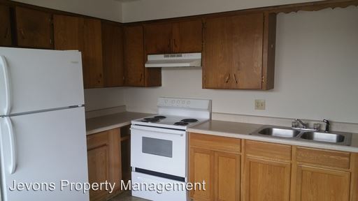 Primary Photo - 1313 Cherry Ave