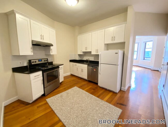 Foto del edificio - 1728 Beacon St