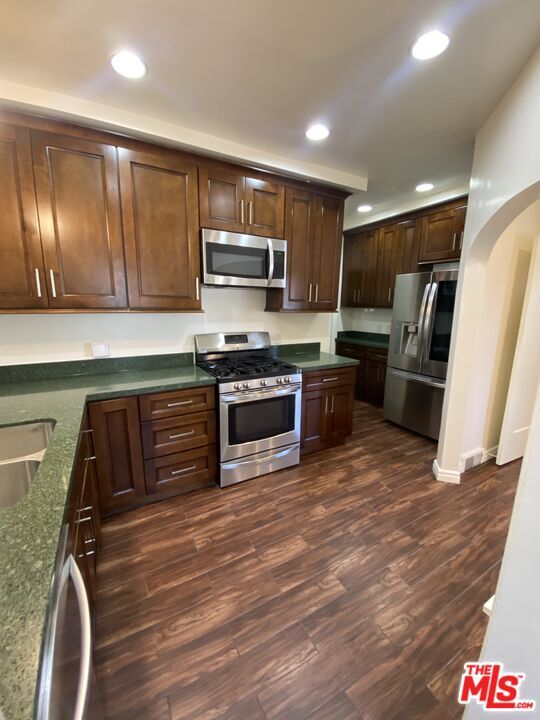 Foto del edificio - 159 S Elm Dr