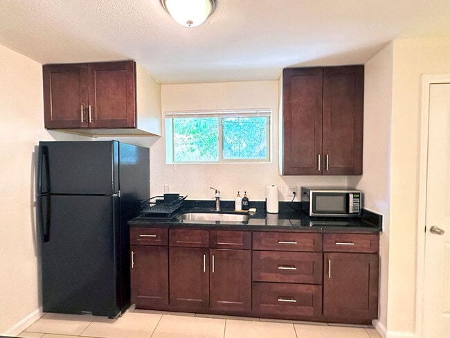 Building Photo - 1430 Pierce St