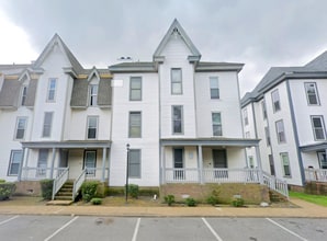 Building Photo - 1003 Green St
