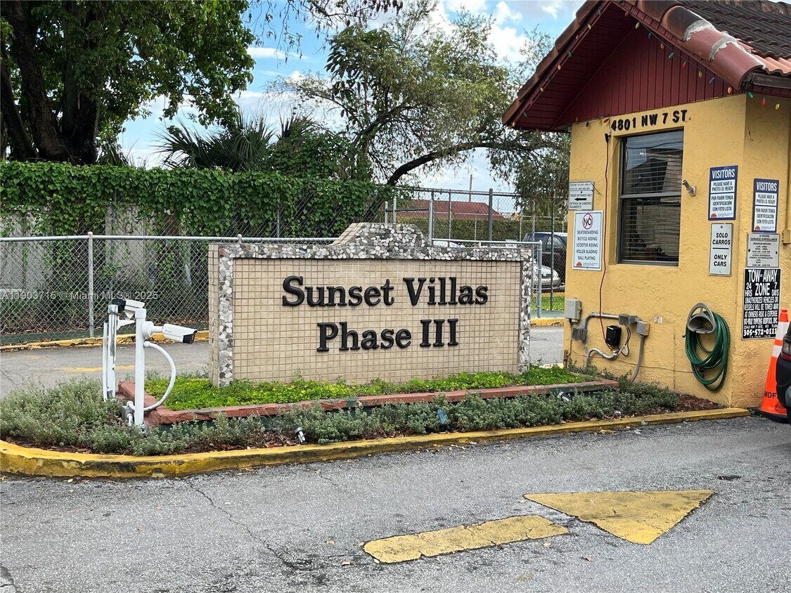 Foto principal - 4801 NW 7th St