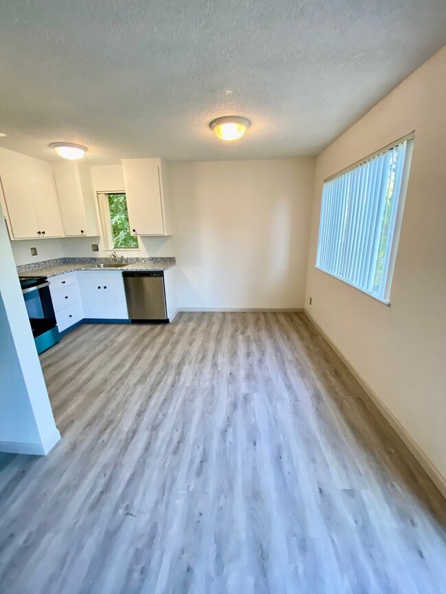 Building Photo - 635 El Dorado Ave