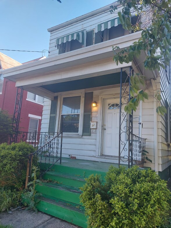 Building Photo - 32 Kessler Pl