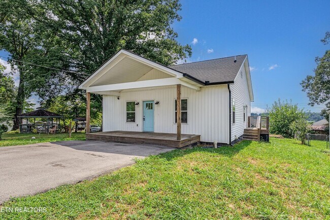 Building Photo - 5004 Knoxwood Dr