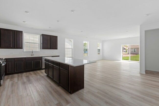 Building Photo - 11067 Thomas St