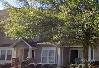 Building Photo - 1011 Laparc Ln