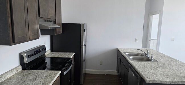 Building Photo - 65 5th Ave