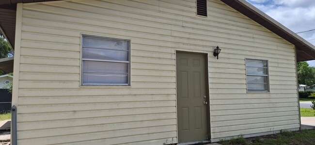 Foto del edificio - Establish Home and Neighborhood