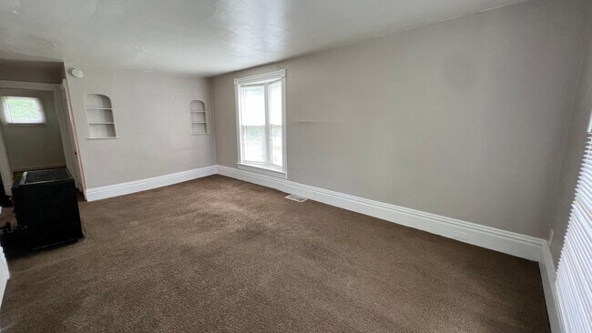 Building Photo - 306 Hollister SE