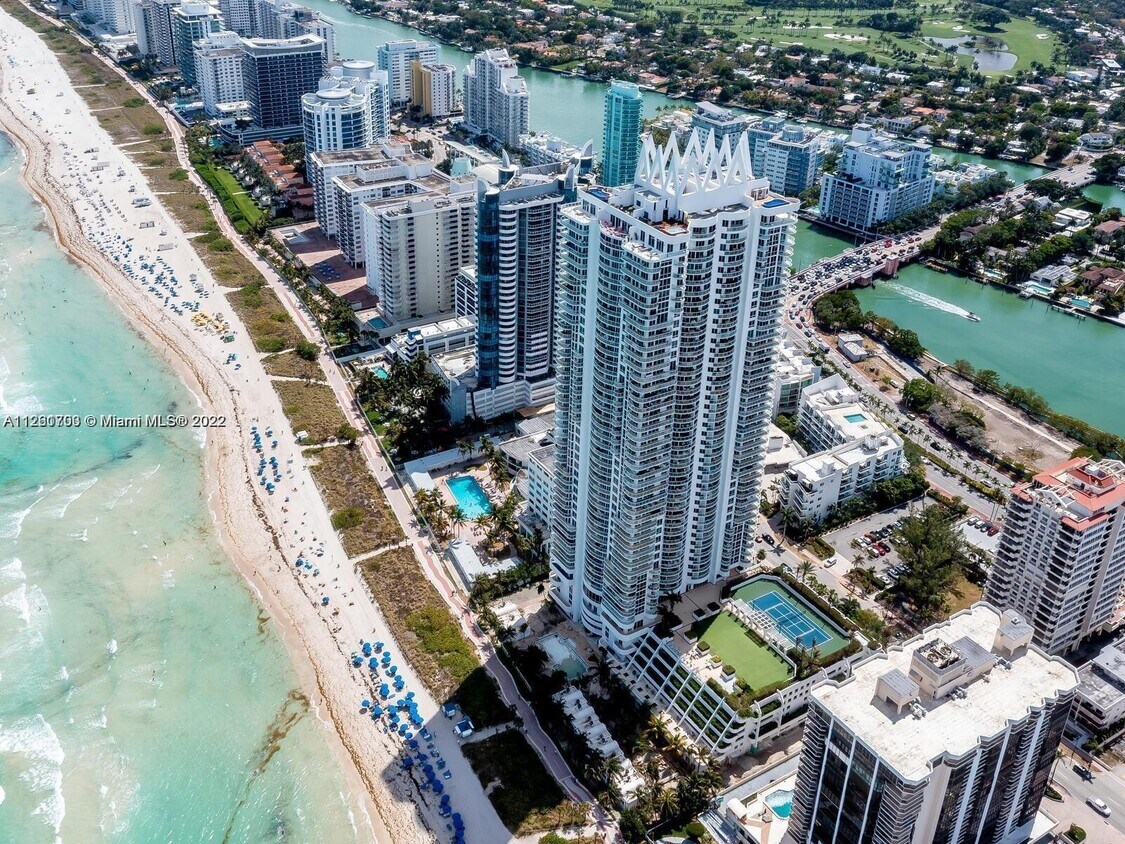 Foto principal - 6365 Collins Ave