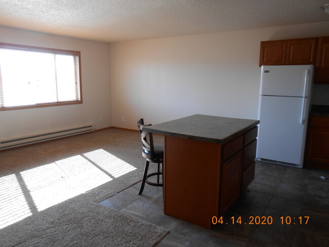 Building Photo - 1402 20th Ave W