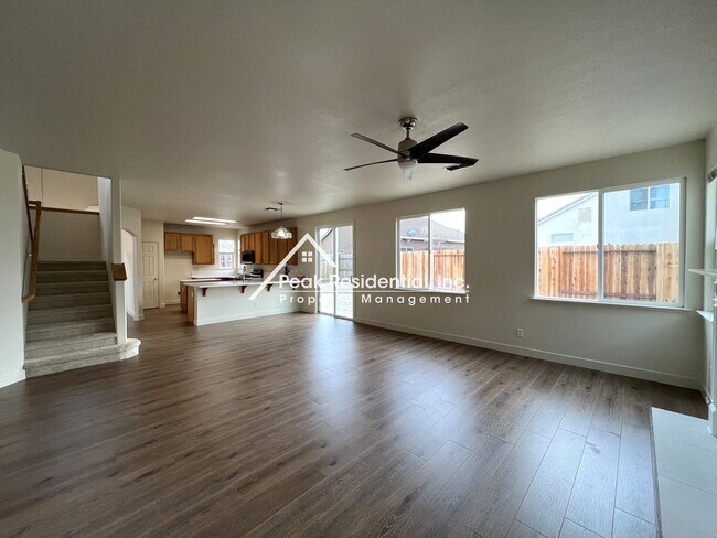 Building Photo - Spacious 5bd/3ba Elk Grove Home With 3 Car...
