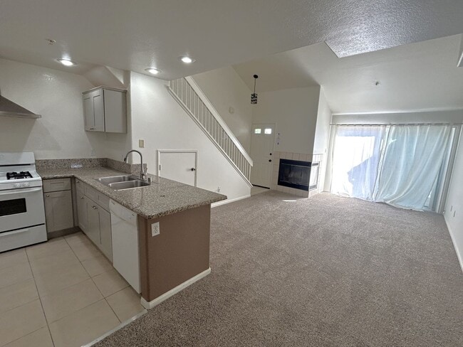 Building Photo - 13133 Le Parc Blvd