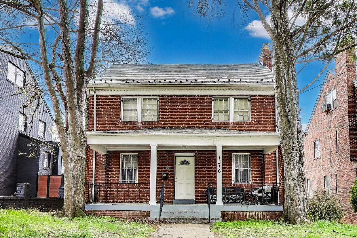 Foto principal - Van Buren St NW