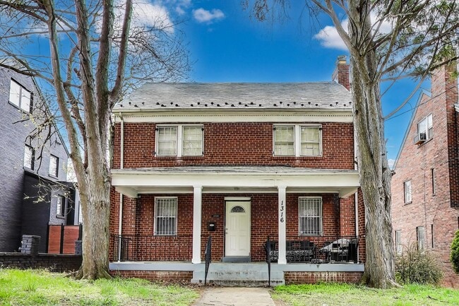 Van Buren St NW - Van Buren St NW Apartment
