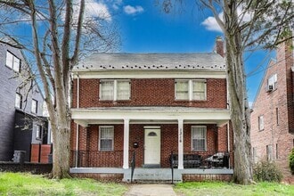 Building Photo - 1316 Van Buren St NW