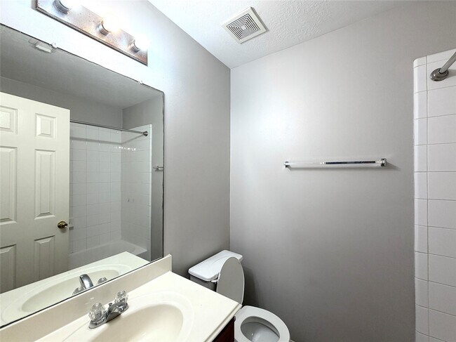 Foto del edificio - 6415 Mountain Pines Ln