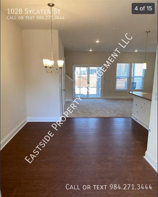 Building Photo - 1028 Sycaten St