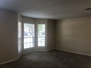 Building Photo - 2110 Highland Bay Ct